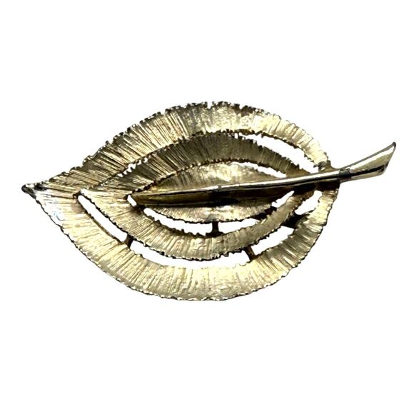 Textured Gold Tone Triple Leaf Brooch Mid-Century 2.5" Vintage Pin - Picture 1 of 7